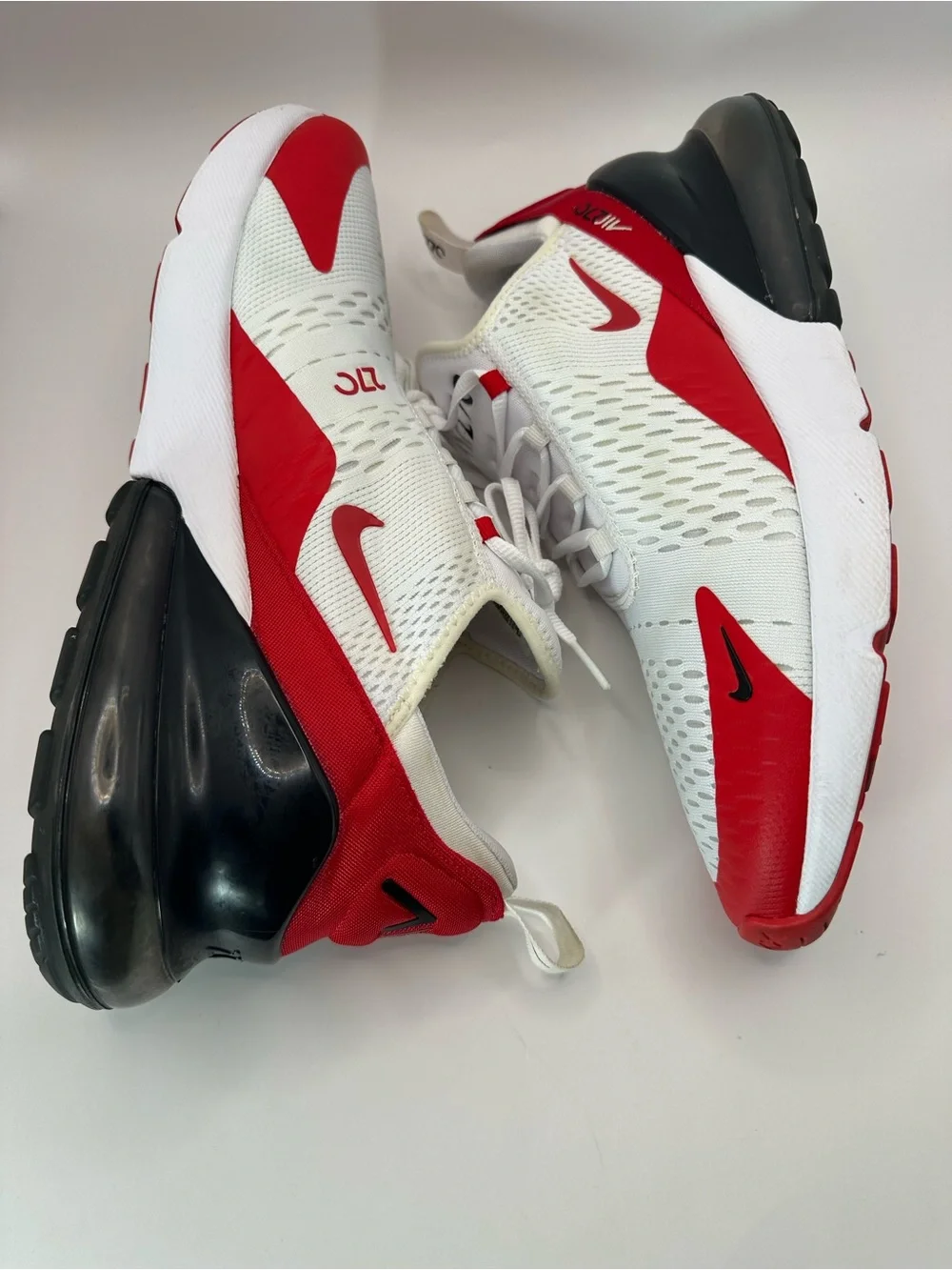 Nike Air Max 270 Men's White/Red Lightweight Athletic Shoes
